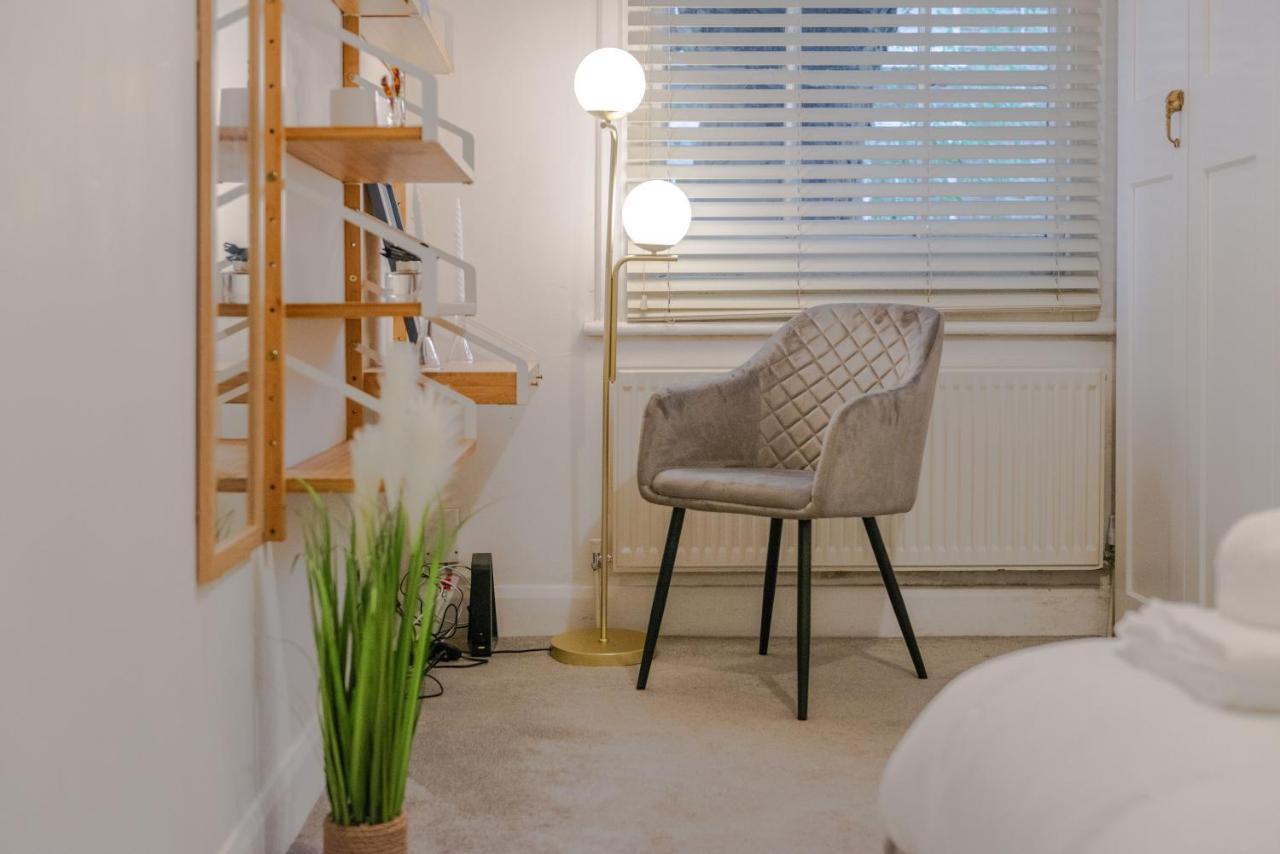 Three-Bedroom Bliss In London Town Экстерьер фото