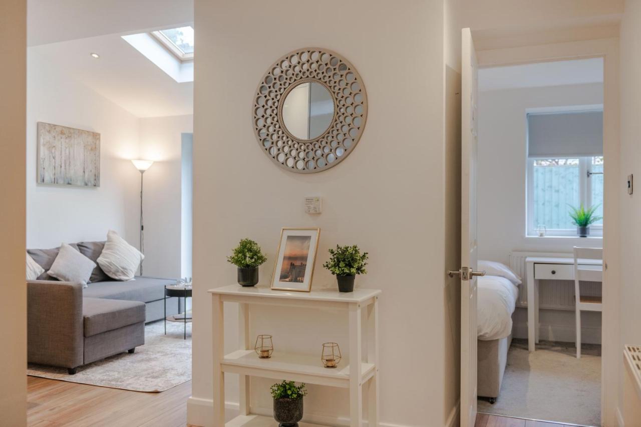 Three-Bedroom Bliss In London Town Экстерьер фото