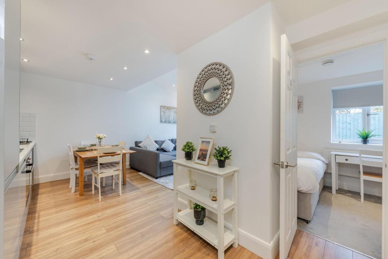 Three-Bedroom Bliss In London Town Экстерьер фото